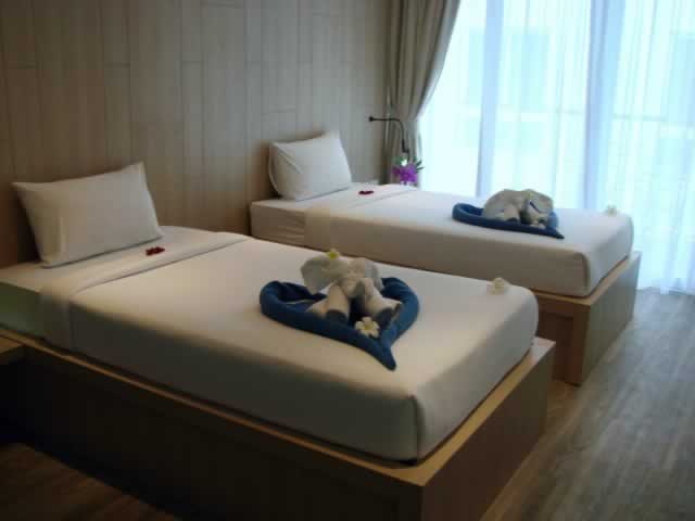 Twin Pool View Room - The Palms Kamala