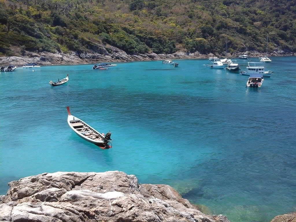Boats at Bungalow Bay - Racha Yai Island 