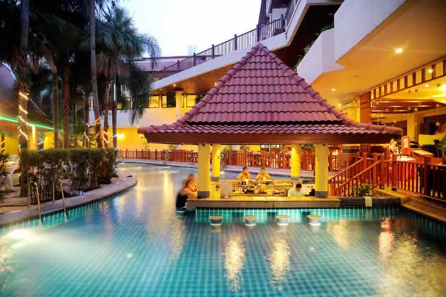 Baumanburi Hotel Patong Beach - Pool