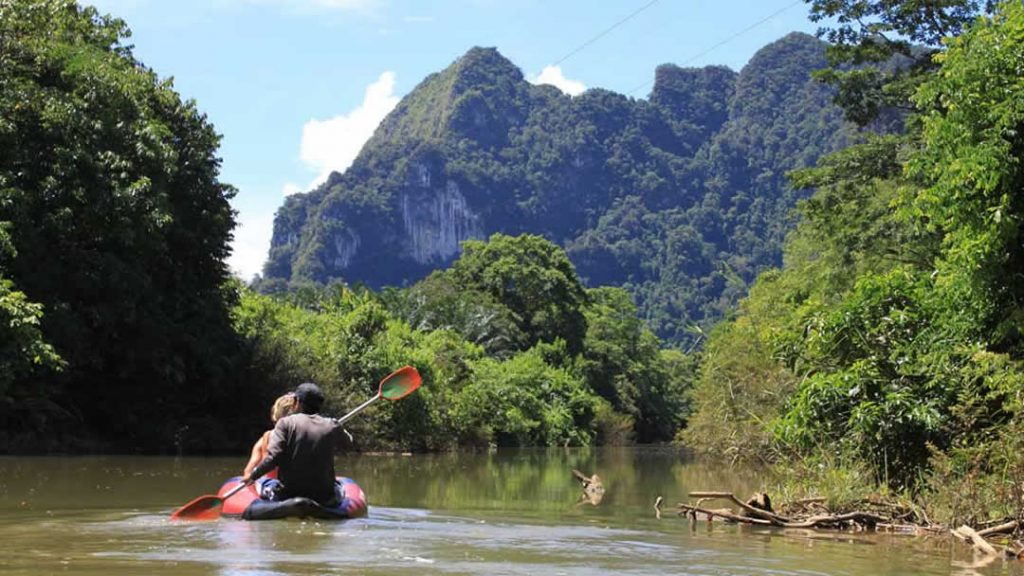 Khao Sok - Canoeing along the river