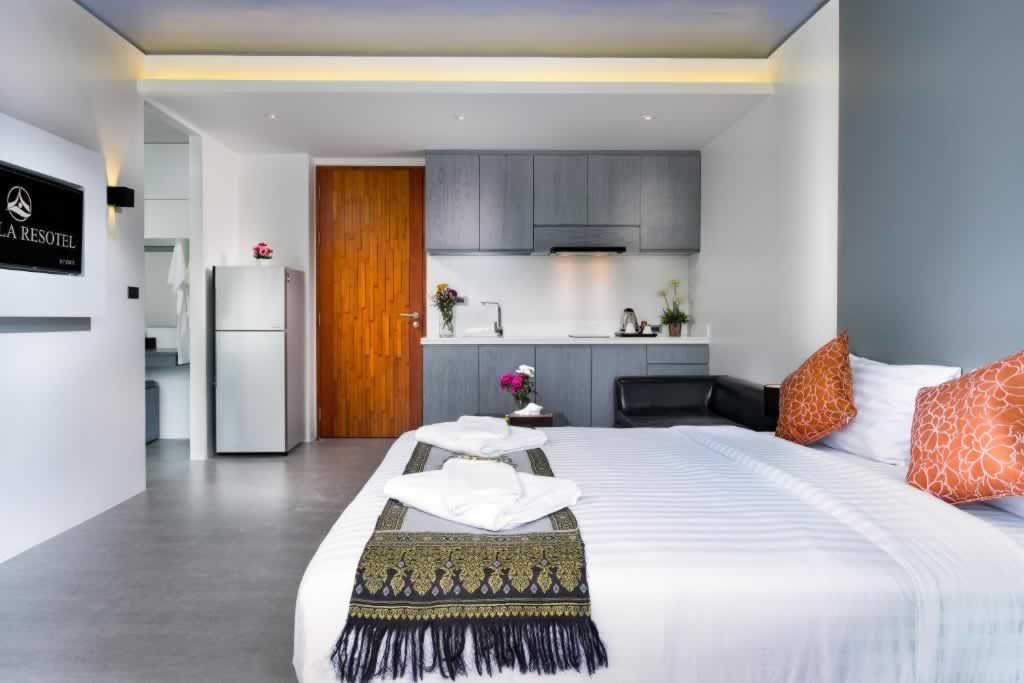 Kamala Resotel - Deluxe King Room