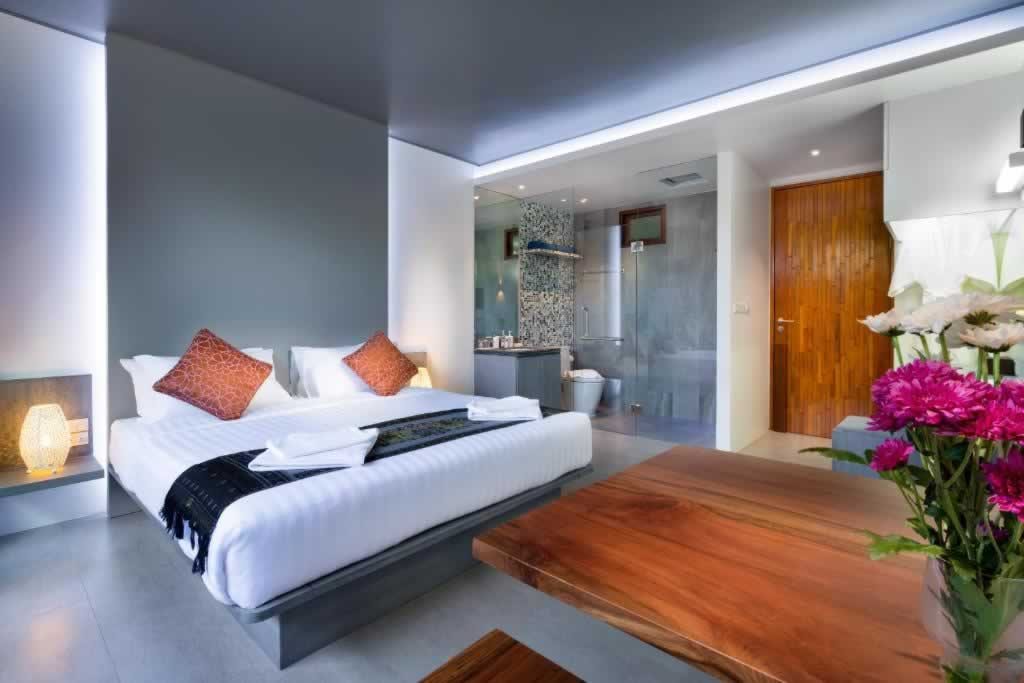 Kamala Resotel - Deluxe Room with balcony 2