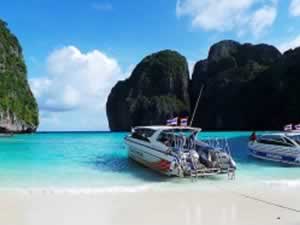 Phuket Island Hopping - Speed-boats-at-Phi-Phi-Island