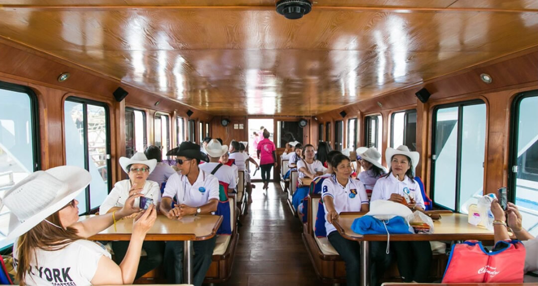 MV Chandra Cruises specious salon and dining area
