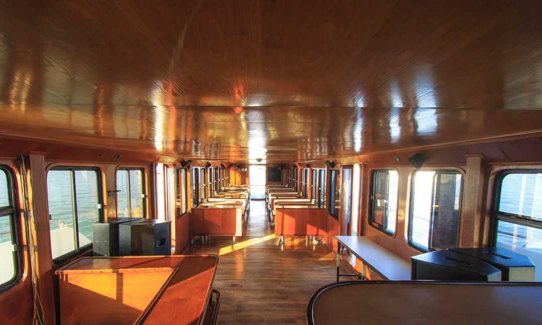MV Chandra Cruises Salon